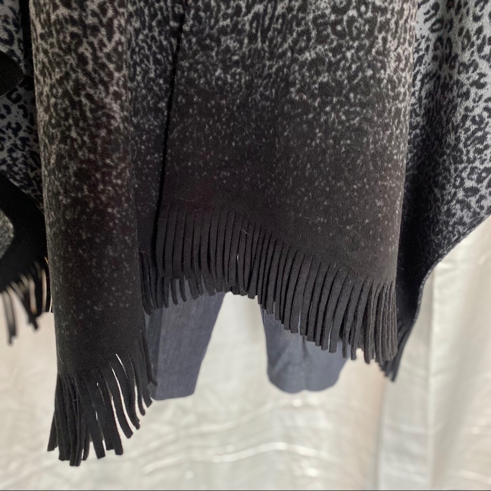 Lightweight Black Gray Versatile Wrap! - Picture 12 of 13